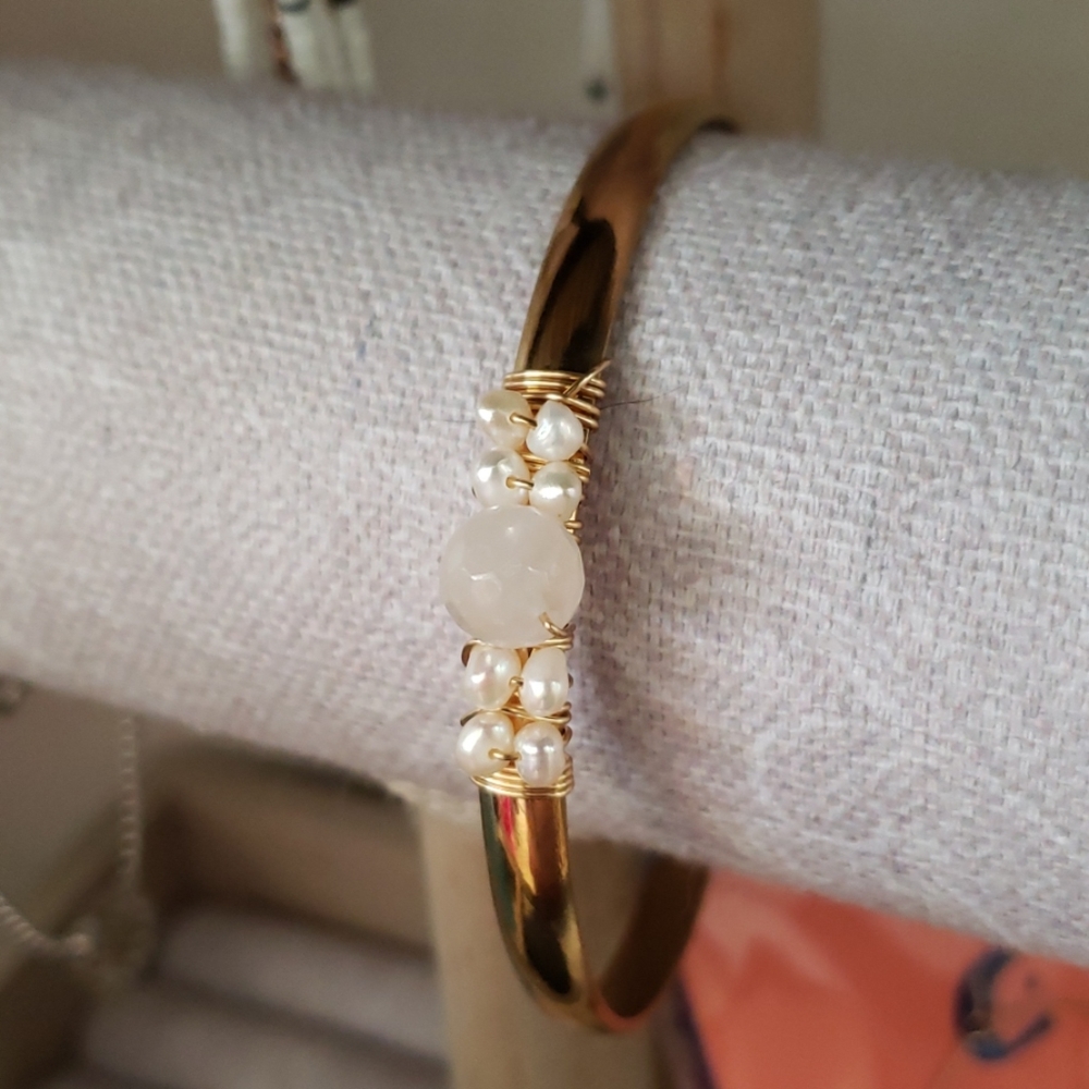 Delicate style bangle